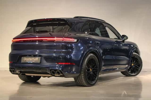 Porsche Cayenne (2024) thumbnail 2
