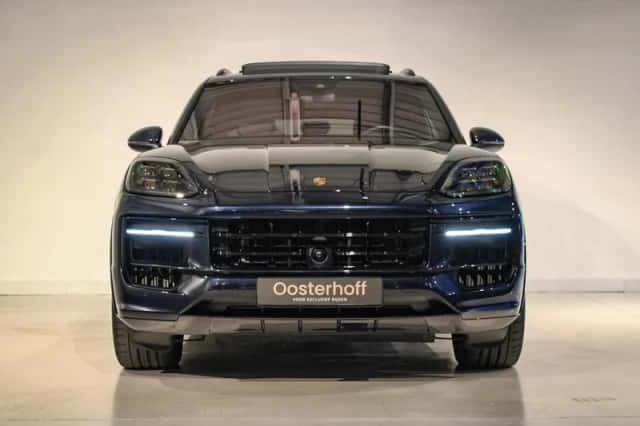 Porsche Cayenne (2024) thumbnail 4