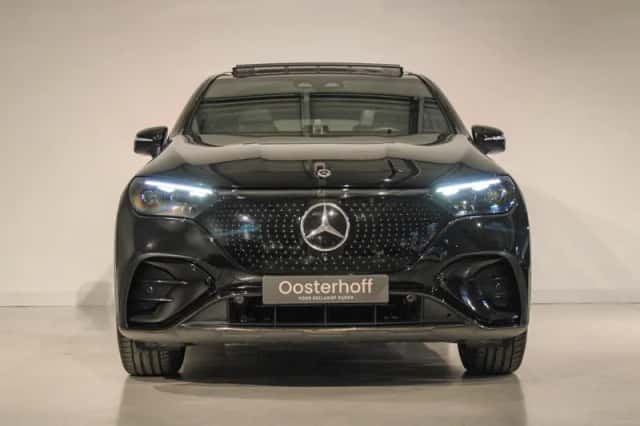 Mercedes-Benz EQE (2023) thumbnail 4