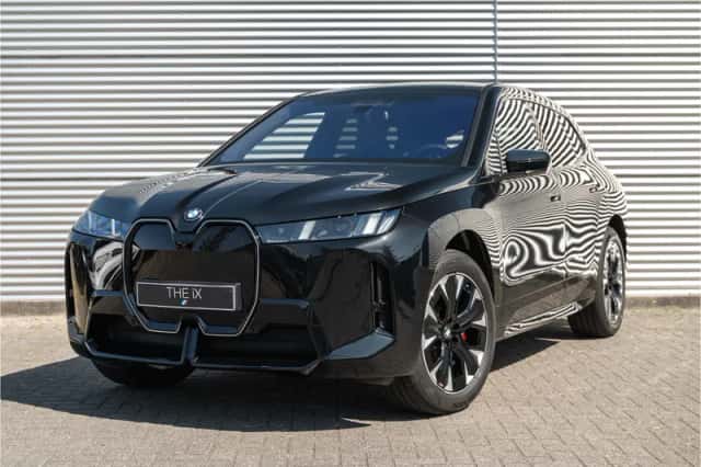 BMW iX (2026) thumbnail 1