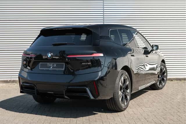 BMW iX (2026) thumbnail 2