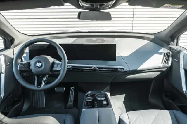 BMW iX (2026) thumbnail 5