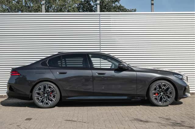 BMW i5 (2026) thumbnail 3