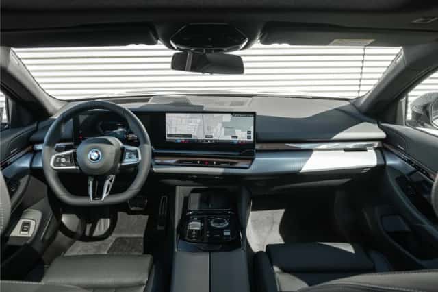 BMW i5 (2026) thumbnail 5