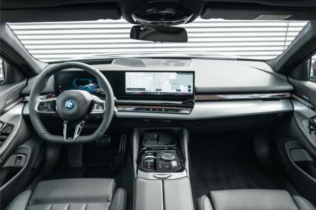 BMW i5 (2026) thumbnail 5