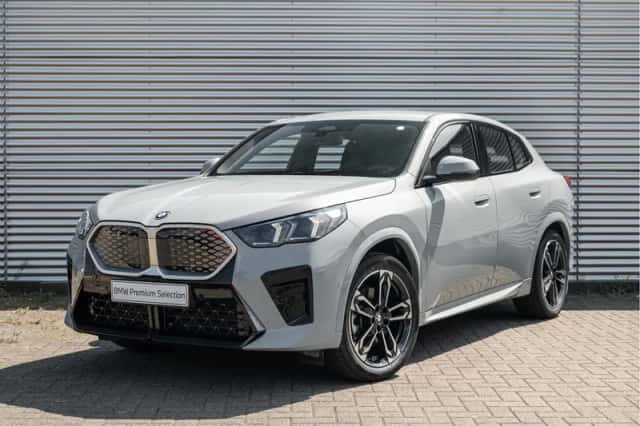 BMW iX2 (2025) thumbnail 1