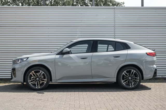 BMW iX2 (2025) thumbnail 2