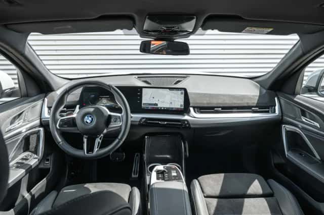 BMW iX2 (2025) thumbnail 4