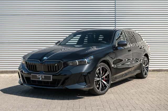 BMW i5 (2026) thumbnail 1