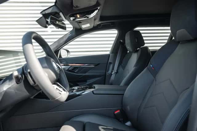 BMW i5 (2026) thumbnail 4