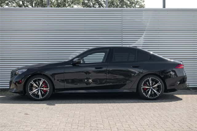 BMW i5 (2026) thumbnail 2