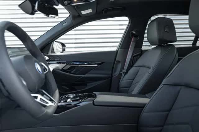 BMW i5 (2026) thumbnail 3