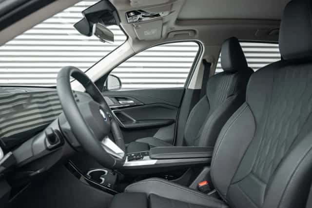BMW iX1 (2026) thumbnail 4