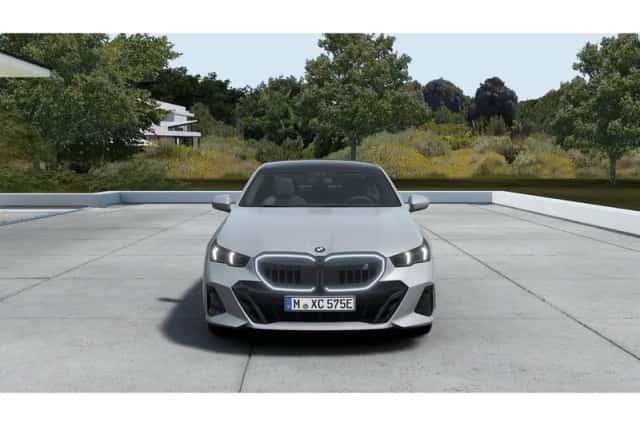 BMW i5 (2026) thumbnail 3