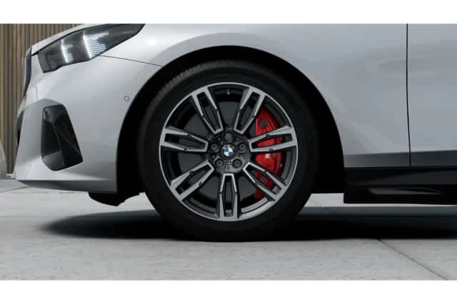 BMW i5 (2026) thumbnail 6
