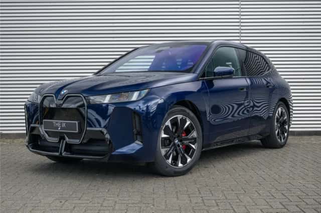 BMW iX (2026) thumbnail 1