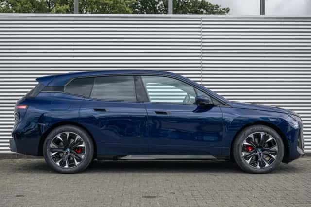 BMW iX (2026) thumbnail 3