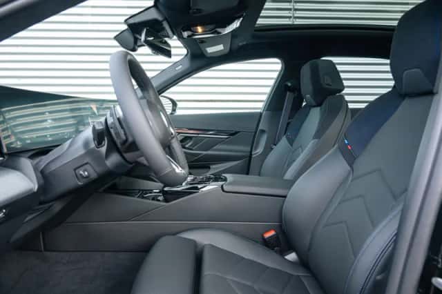 BMW i5 (2026) thumbnail 4