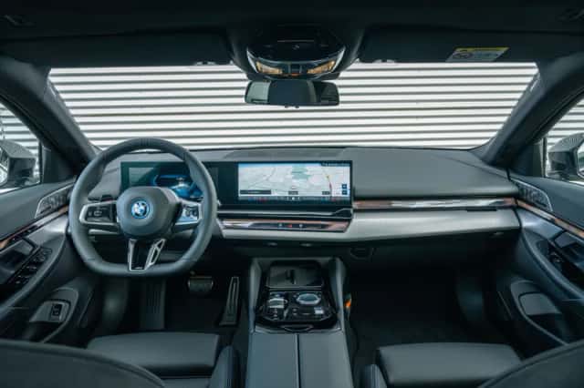 BMW i5 (2026) thumbnail 5