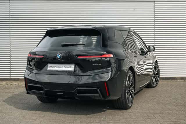 BMW iX (2025) thumbnail 2