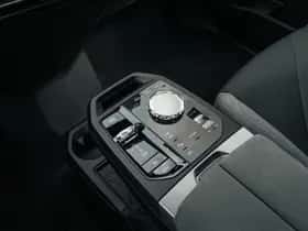 BMW iX (2025) thumbnail 17