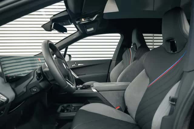 BMW iX (2025) thumbnail 4