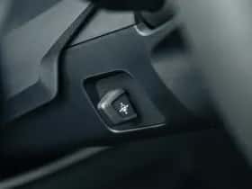 BMW iX (2025) thumbnail 32