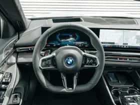 BMW i5 (2026) thumbnail 33
