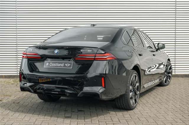BMW i5 (2026) thumbnail 2