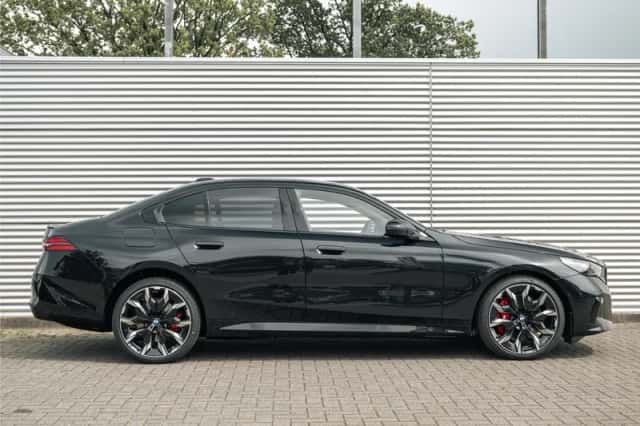 BMW i5 (2026) thumbnail 3