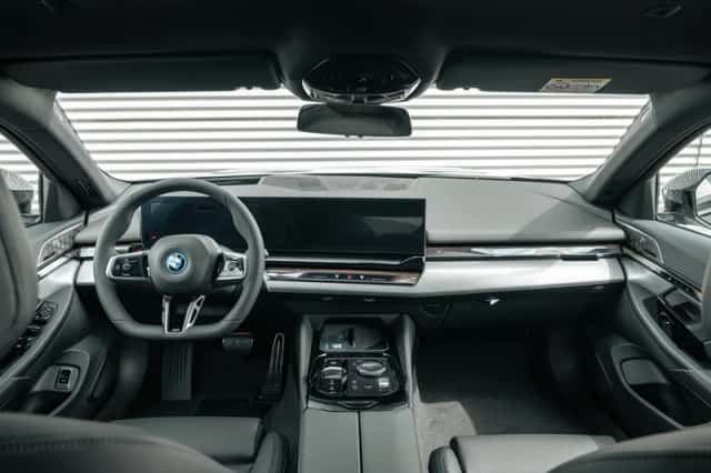 BMW i5 (2026) thumbnail 5