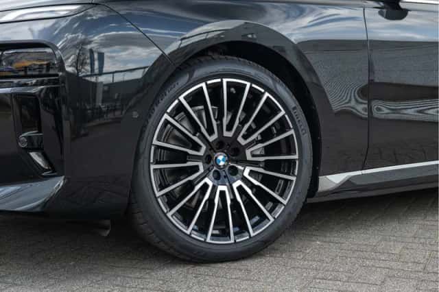 BMW i7 (2026) thumbnail 4