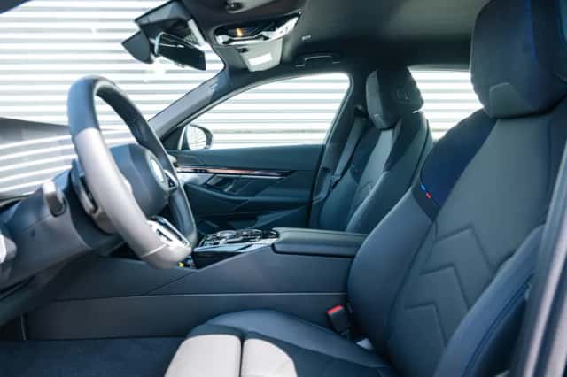 BMW i5 (2026) thumbnail 4