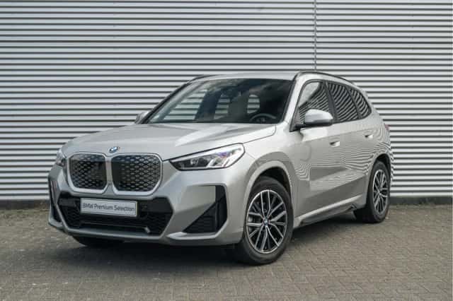 BMW iX1 (2025) thumbnail 1