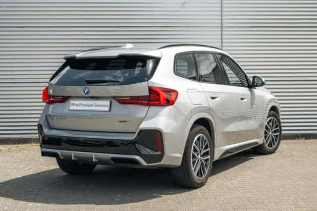 BMW iX1 (2025) thumbnail 2
