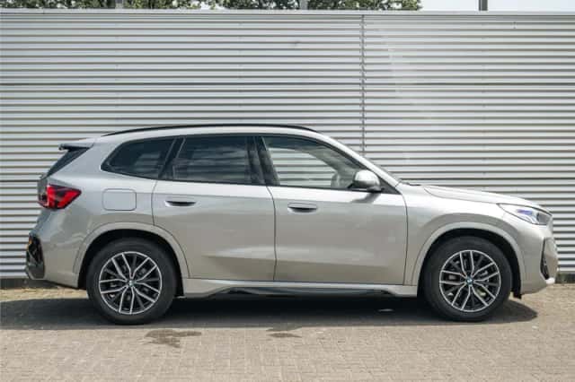 BMW iX1 (2025) thumbnail 3