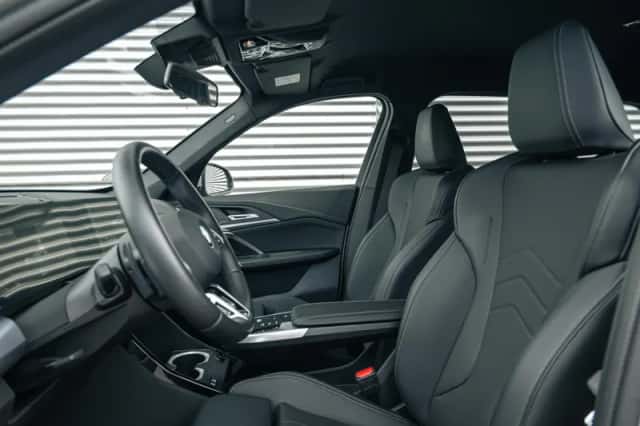 BMW iX1 (2025) thumbnail 4