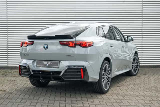 BMW iX2 (2026) thumbnail 2
