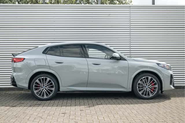BMW iX2 (2026) thumbnail 3