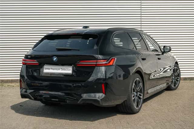 BMW i5 (2025) thumbnail 2