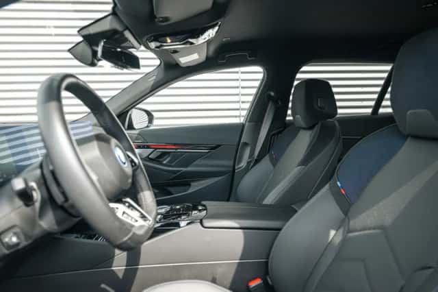 BMW i5 (2025) thumbnail 4
