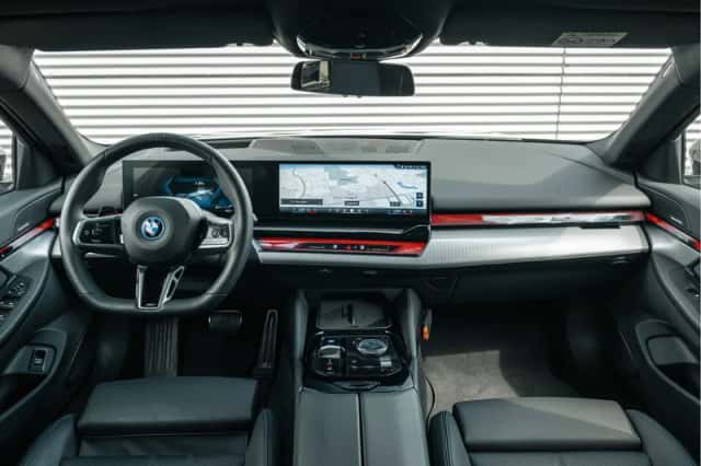 BMW i5 (2025) thumbnail 5
