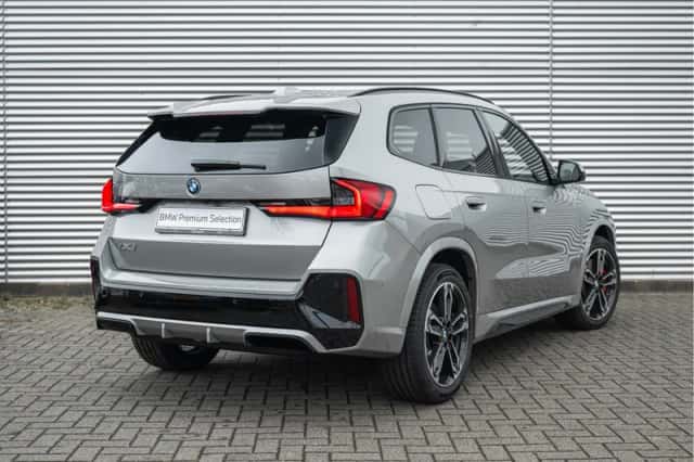 BMW iX1 (2026) thumbnail 2