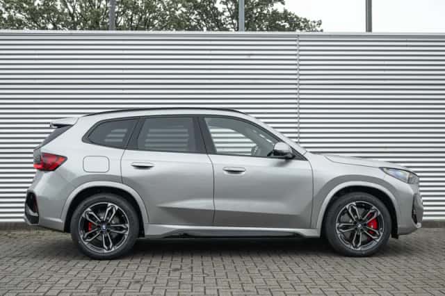 BMW iX1 (2026) thumbnail 3