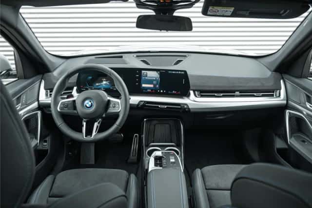 BMW iX1 (2026) thumbnail 5