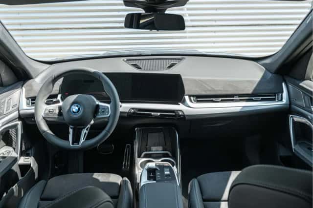 BMW iX1 (2026) thumbnail 5