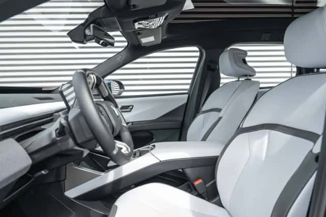 BMW iX3 (2026) thumbnail 4
