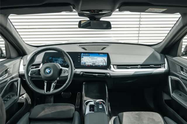 BMW iX1 (2023) thumbnail 5