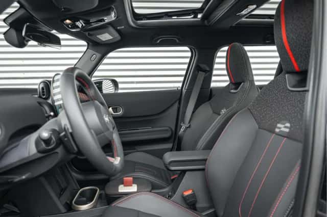 MINI Hatchback (2026) thumbnail 3