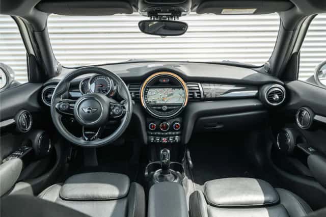 MINI Hatchback (2019) thumbnail 4